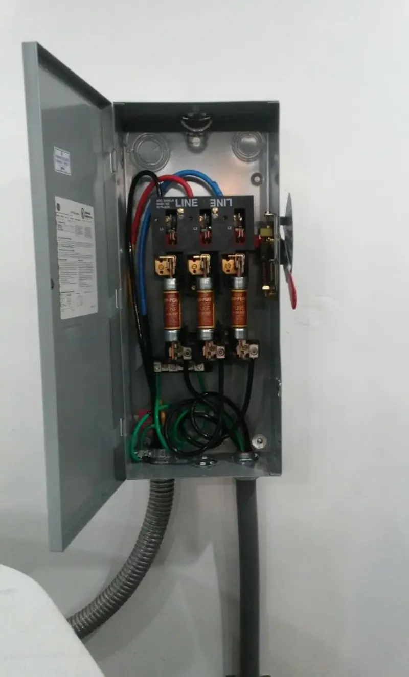 Three-phase disconnect switch installed for Smoke Detector Installation in Coopertown